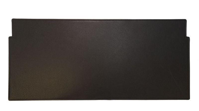 Schwarze Lederauflage für USM Schreibtisch, Innenansicht. Hochwertige Ledermatte als Schreibtischunterlage für stilvolles Büro.